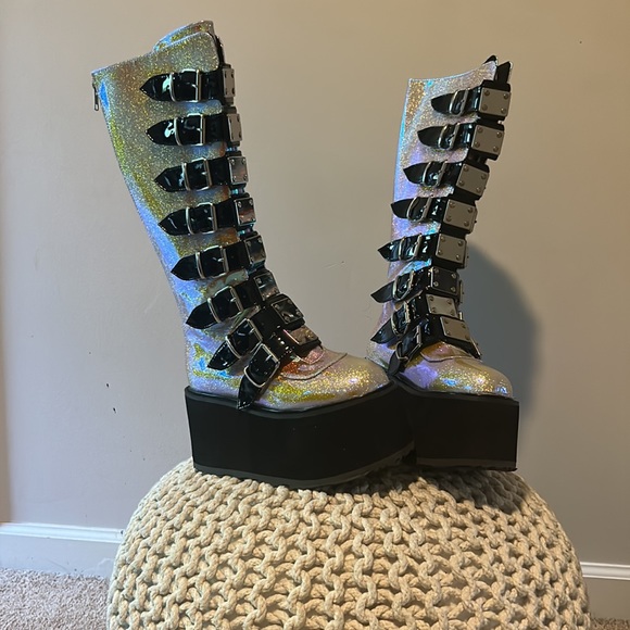 Boots - Picture 2 of 7